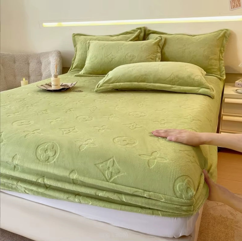 Lush Velvet Bed Set (With Pillowcases)